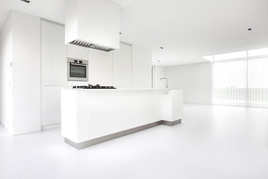 witte gietvloer restauratie